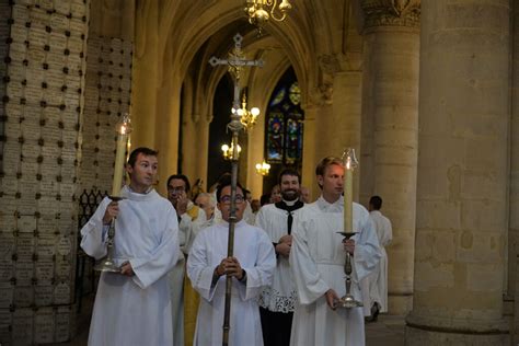 Le prêtre chanteur 2025